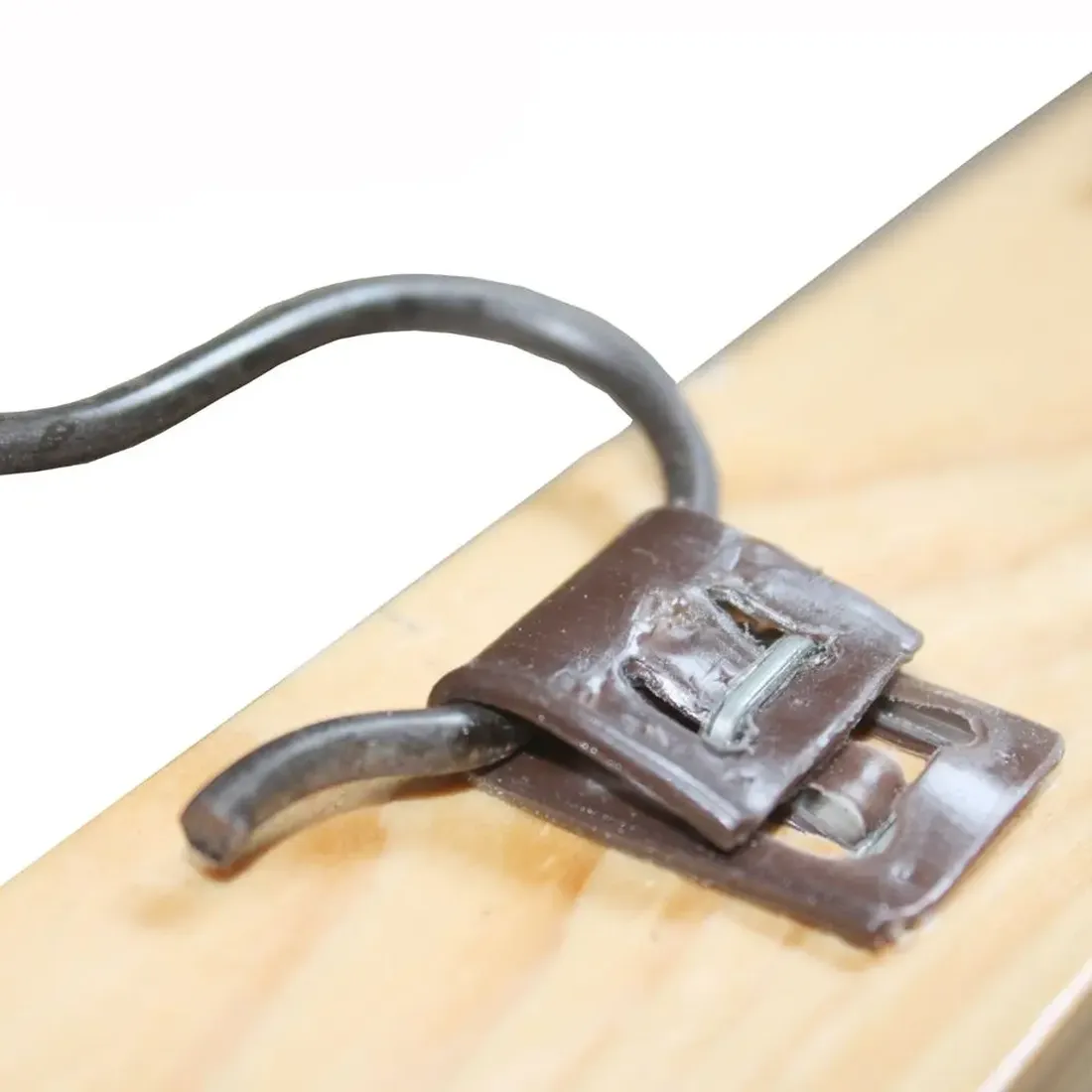 SPR-EK-PLA_5.EK-Spring-Clip-Plastic-Coated.webp