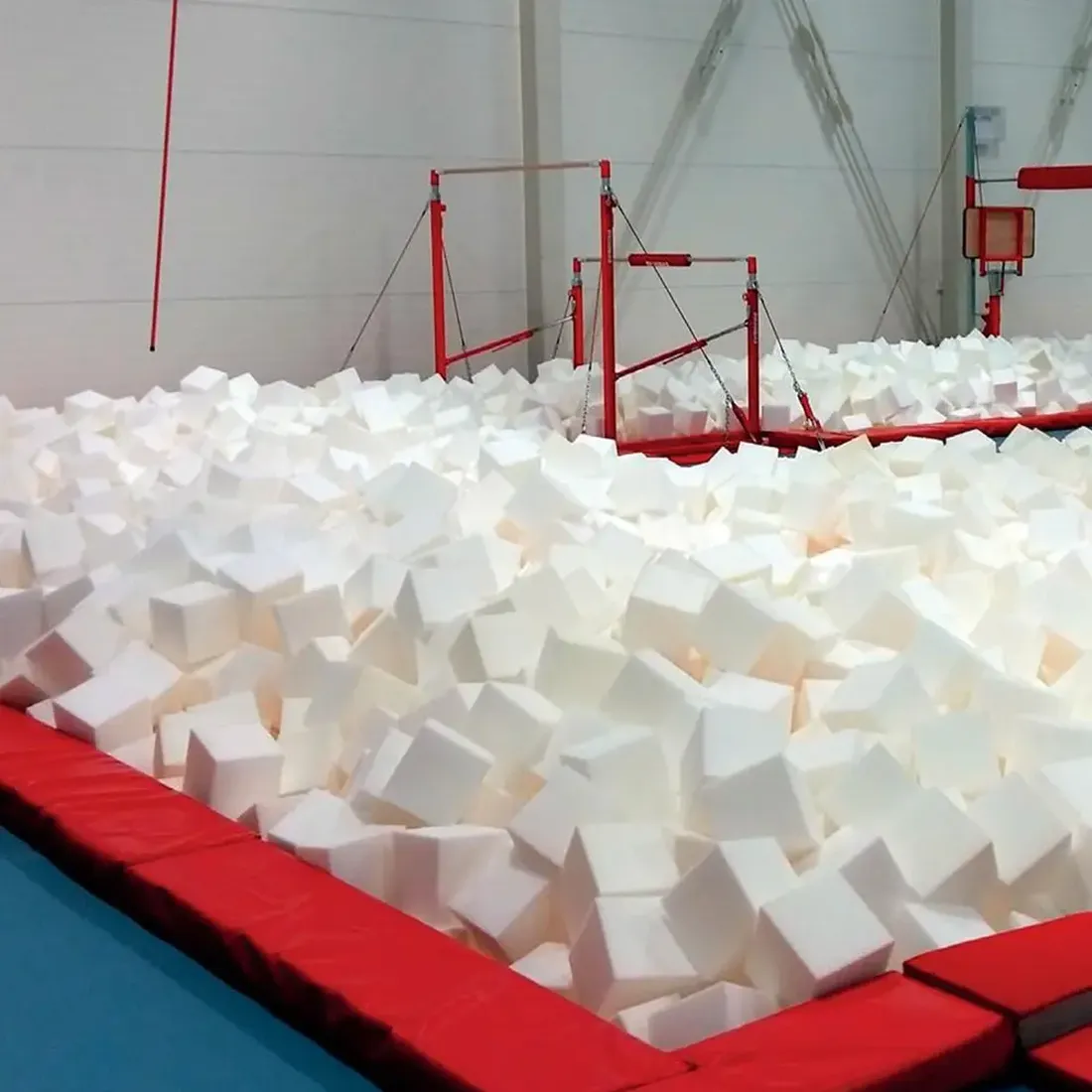 Gymnasium 150mm Foam Pit Cubes WHITE (Full Bun - 900pcs)